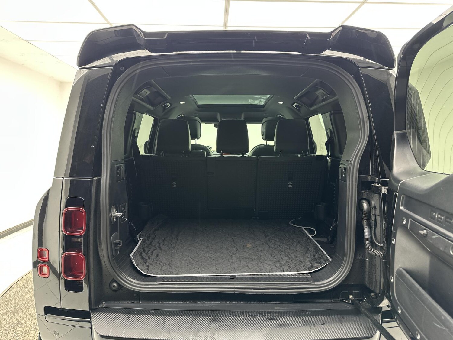 Used Land Rover Defender 2024 for sale - 77906975: Photo 15