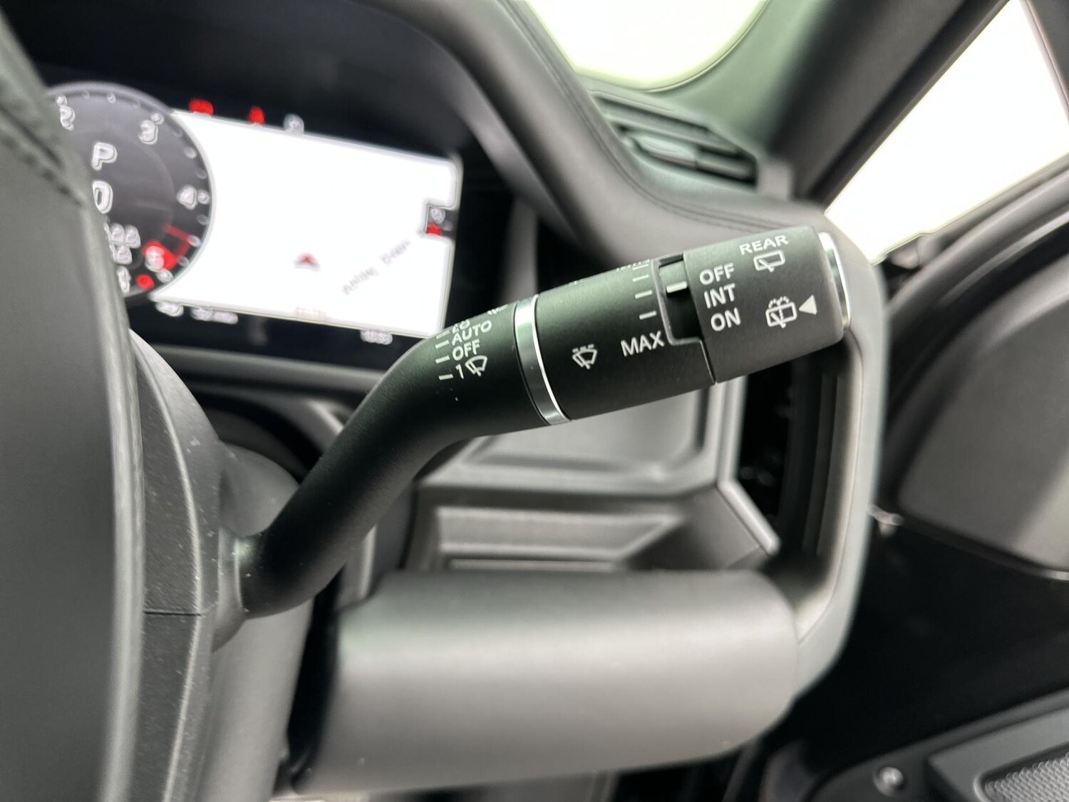 Used Land Rover Defender 2024 for sale - 77906975: Photo 30