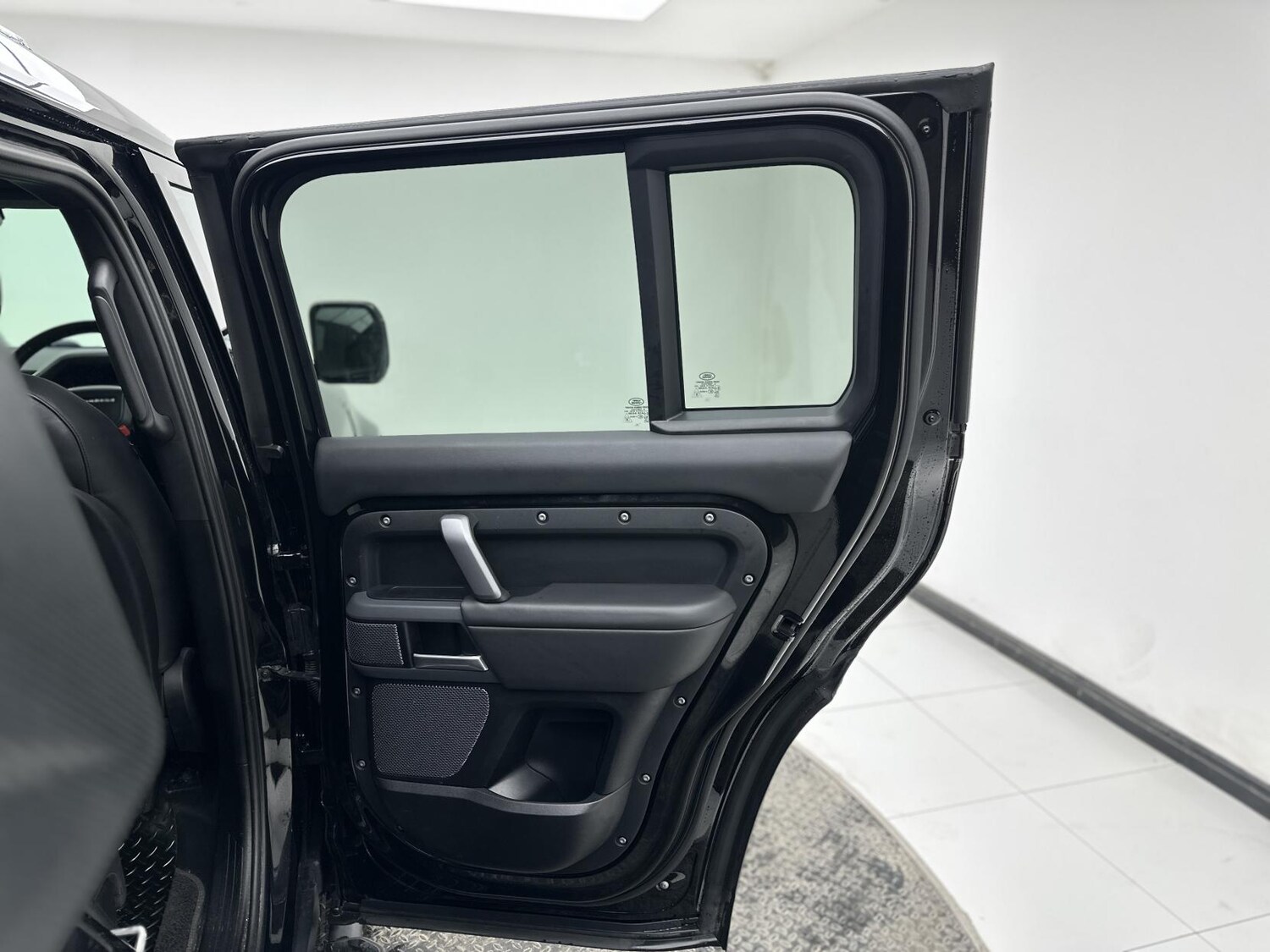 Used Land Rover Defender 2024 for sale - 77906975: Photo 31