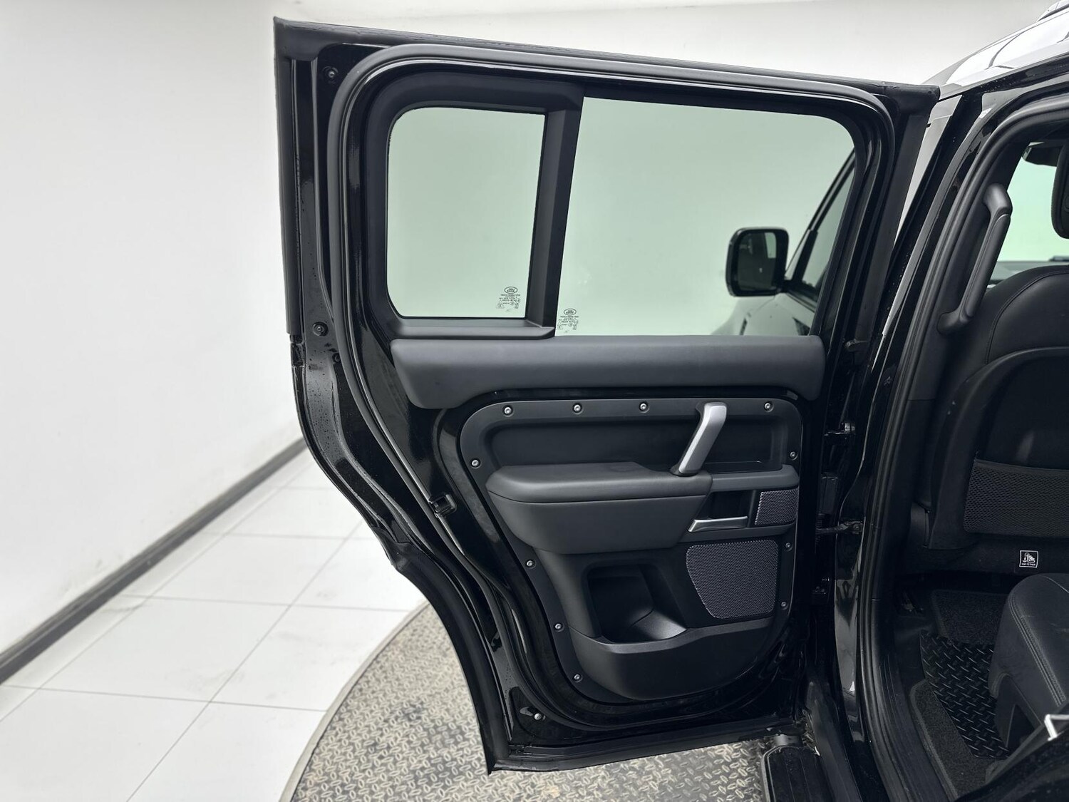 Used Land Rover Defender 2024 for sale - 77906975: Photo 38