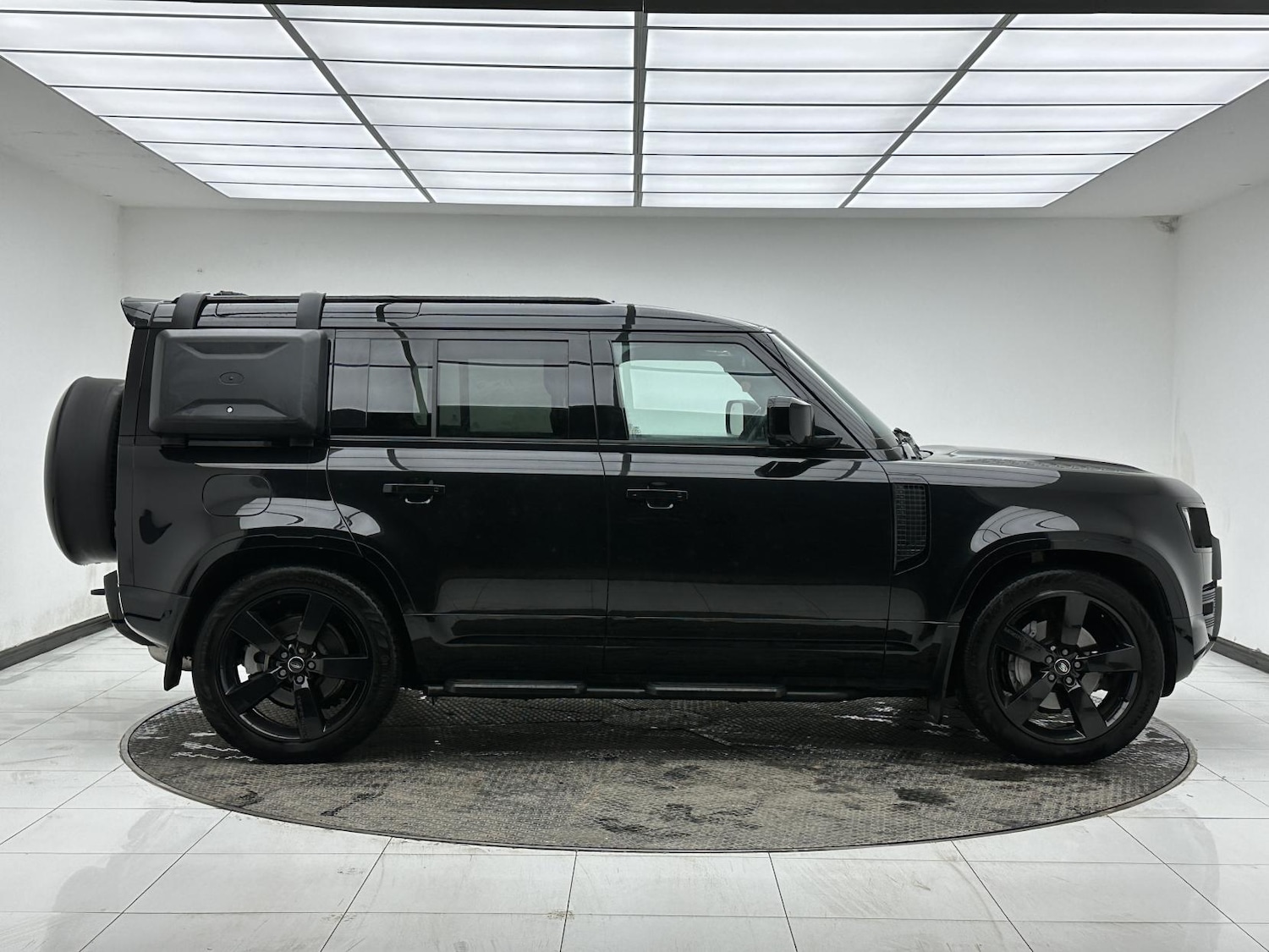 Used Land Rover Defender 2024 for sale - 77906975: Photo 9