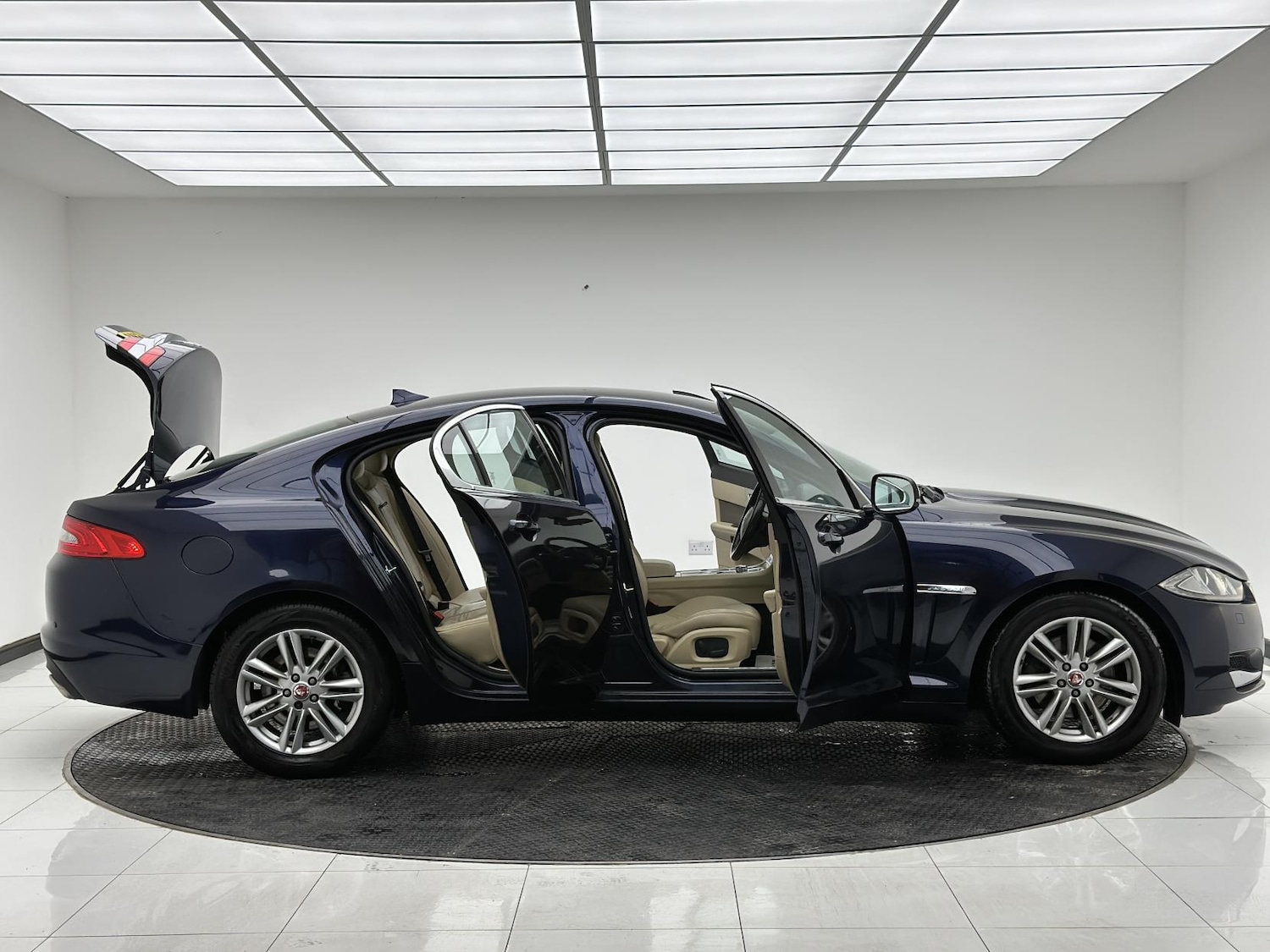 Used Jaguar XF 2014 for sale - 76375744: Photo 13