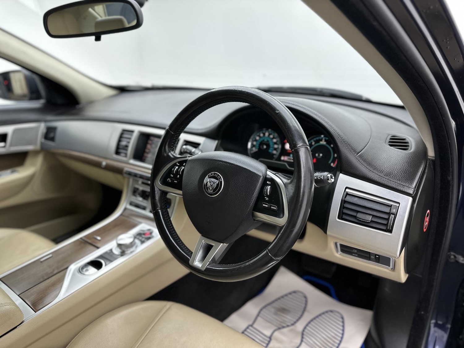 Used Jaguar XF 2014 for sale - 76375744: Photo 14