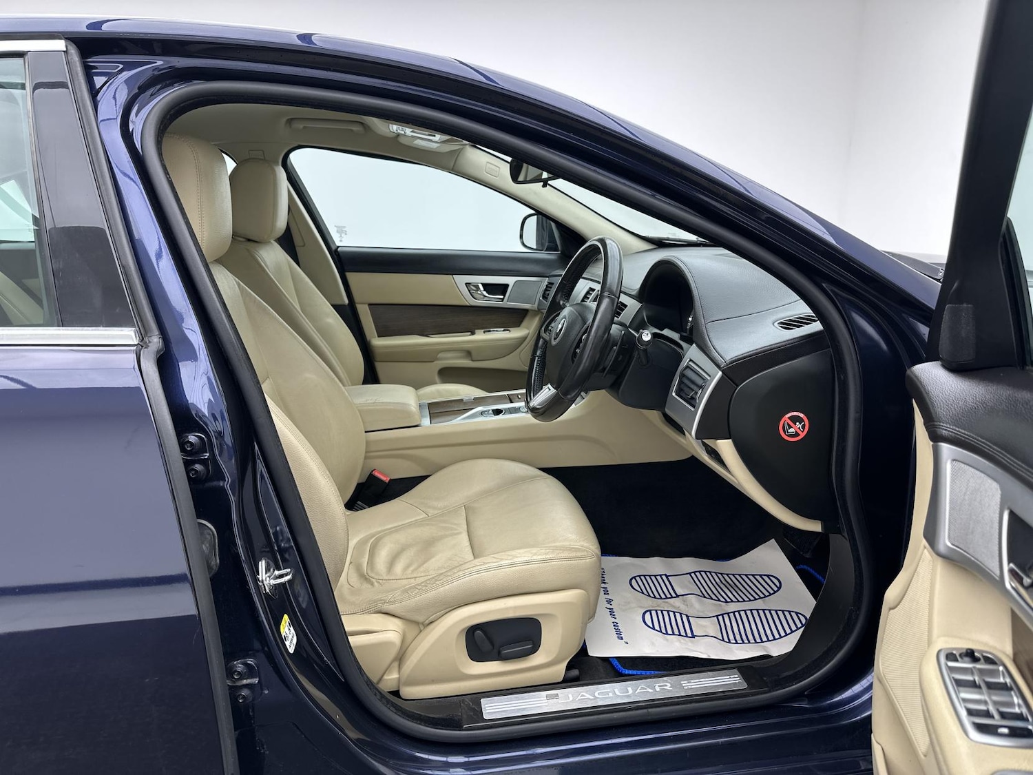 Used Jaguar XF 2014 for sale - 76375744: Photo 15