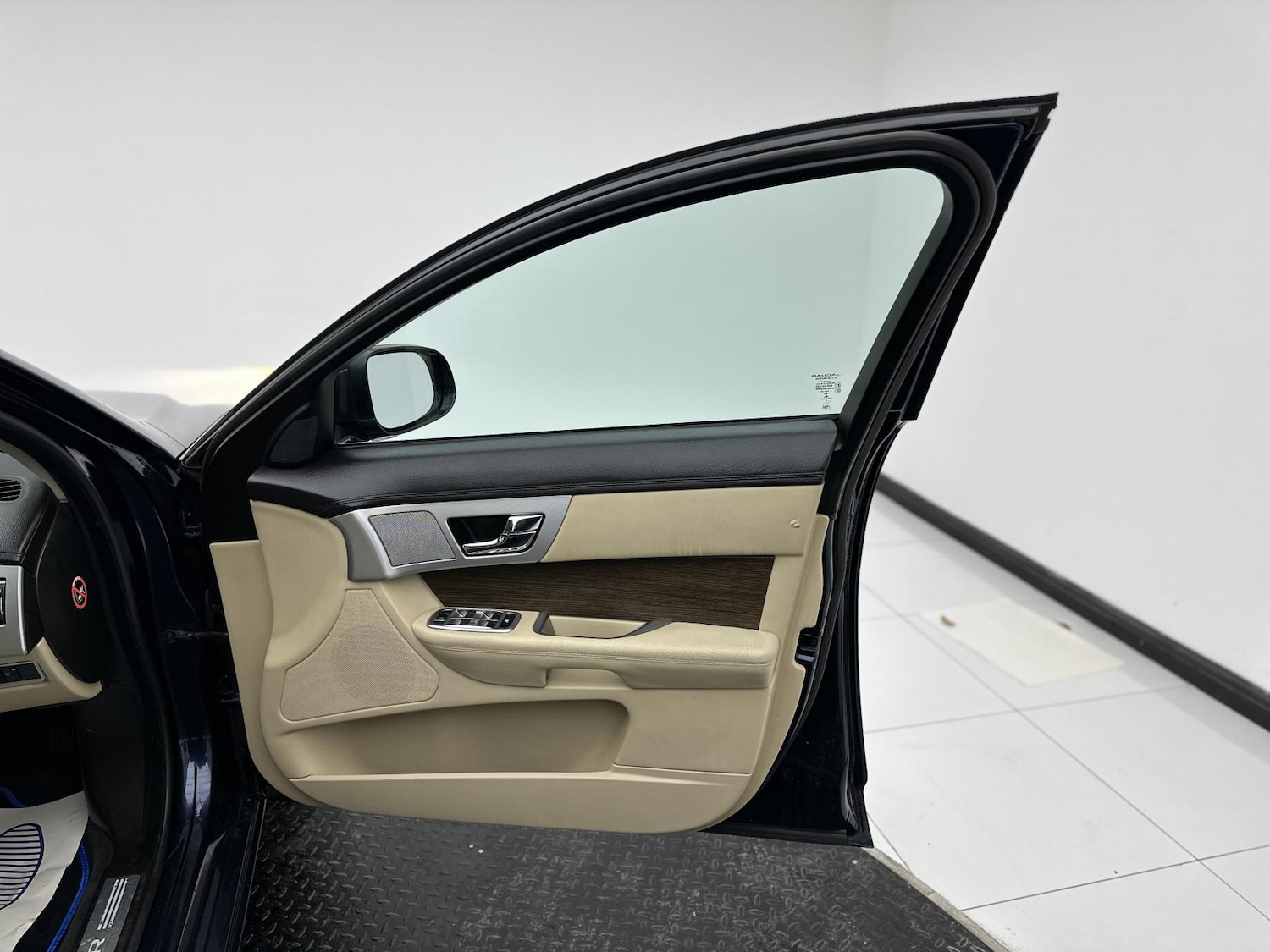 Used Jaguar XF 2014 for sale - 76375744: Photo 17