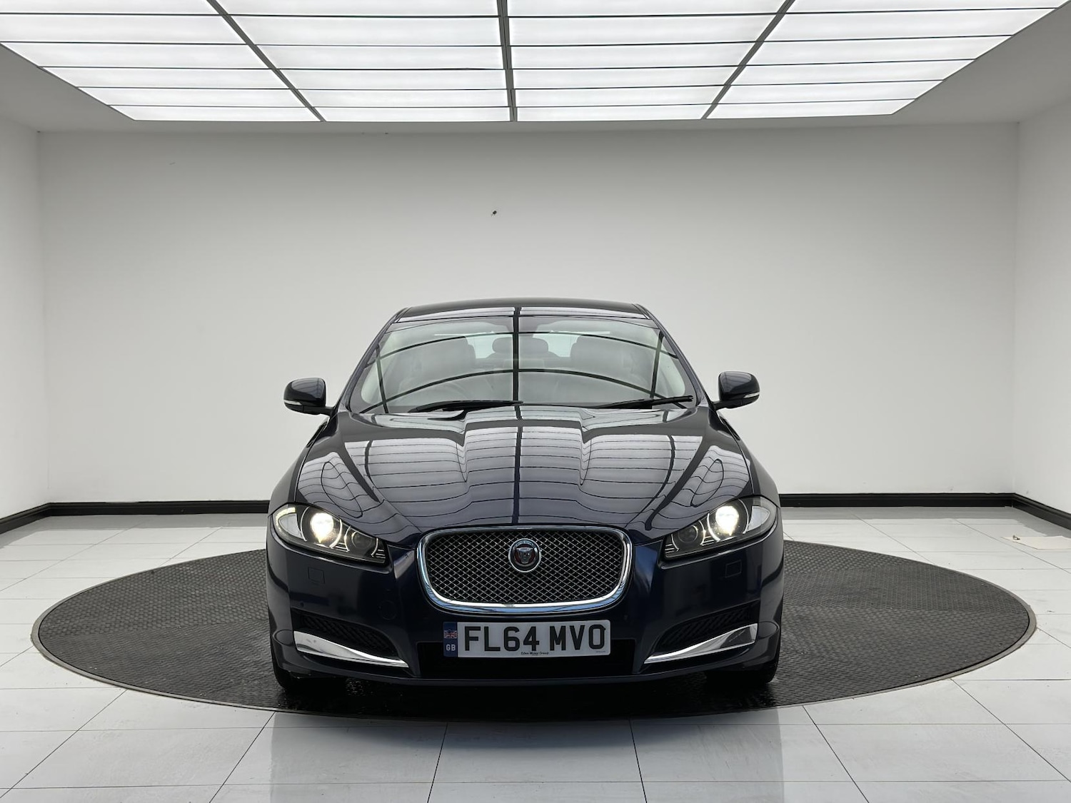 Used Jaguar XF 2014 for sale - 76375744: Photo 2