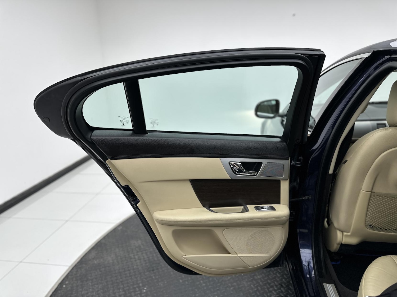 Used Jaguar XF 2014 for sale - 76375744: Photo 28