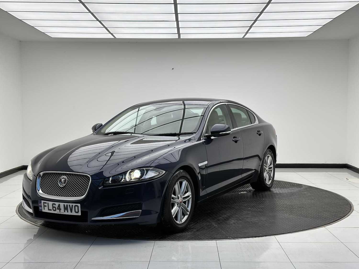 Used Jaguar XF 2014 for sale - 76375744: Photo 3