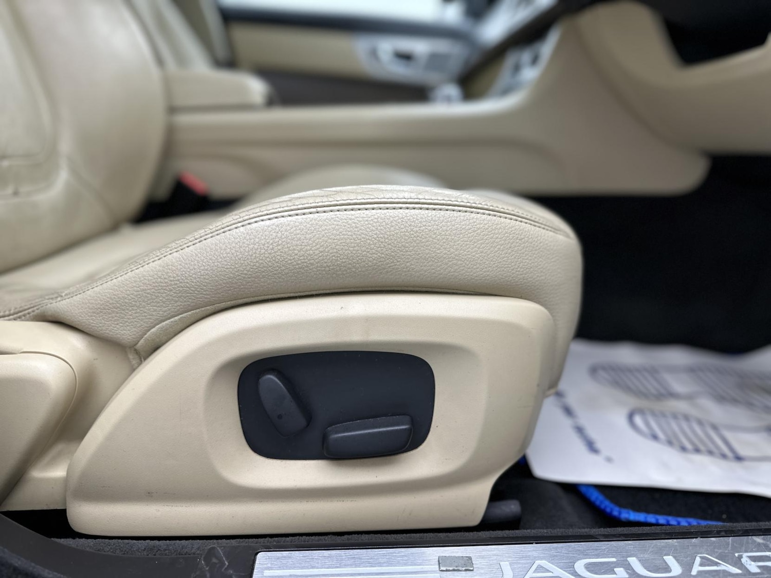 Used Jaguar XF 2014 for sale - 76375744: Photo 32