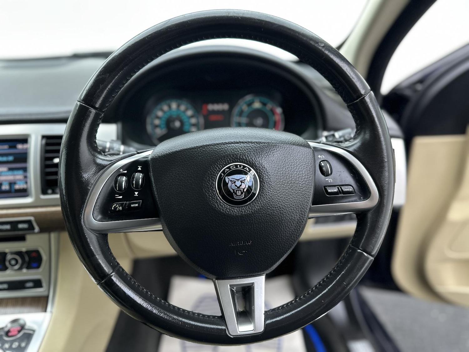 Used Jaguar XF 2014 for sale - 76375744: Photo 34