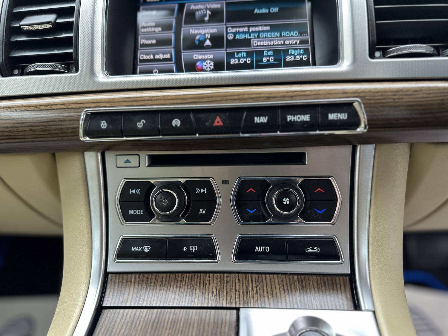 Used Jaguar XF 2014 for sale - 76375744: Photo 41