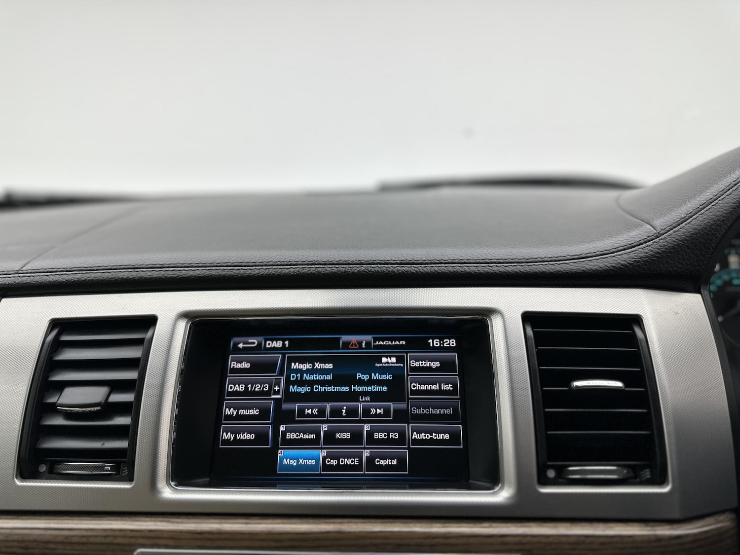 Used Jaguar XF 2014 for sale - 76375744: Photo 46