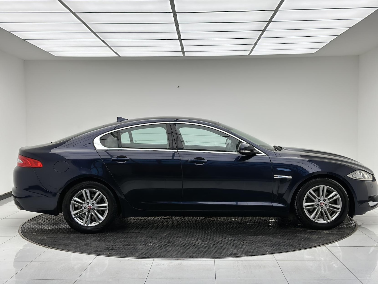 Used Jaguar XF 2014 for sale - 76375744: Photo 8