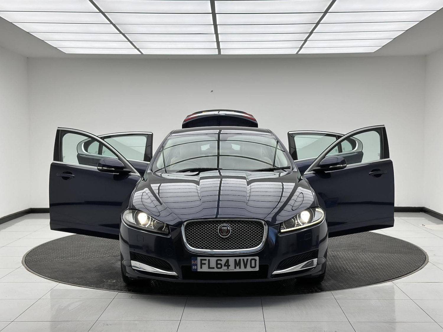 Used Jaguar XF 2014 for sale - 76375744: Photo 9