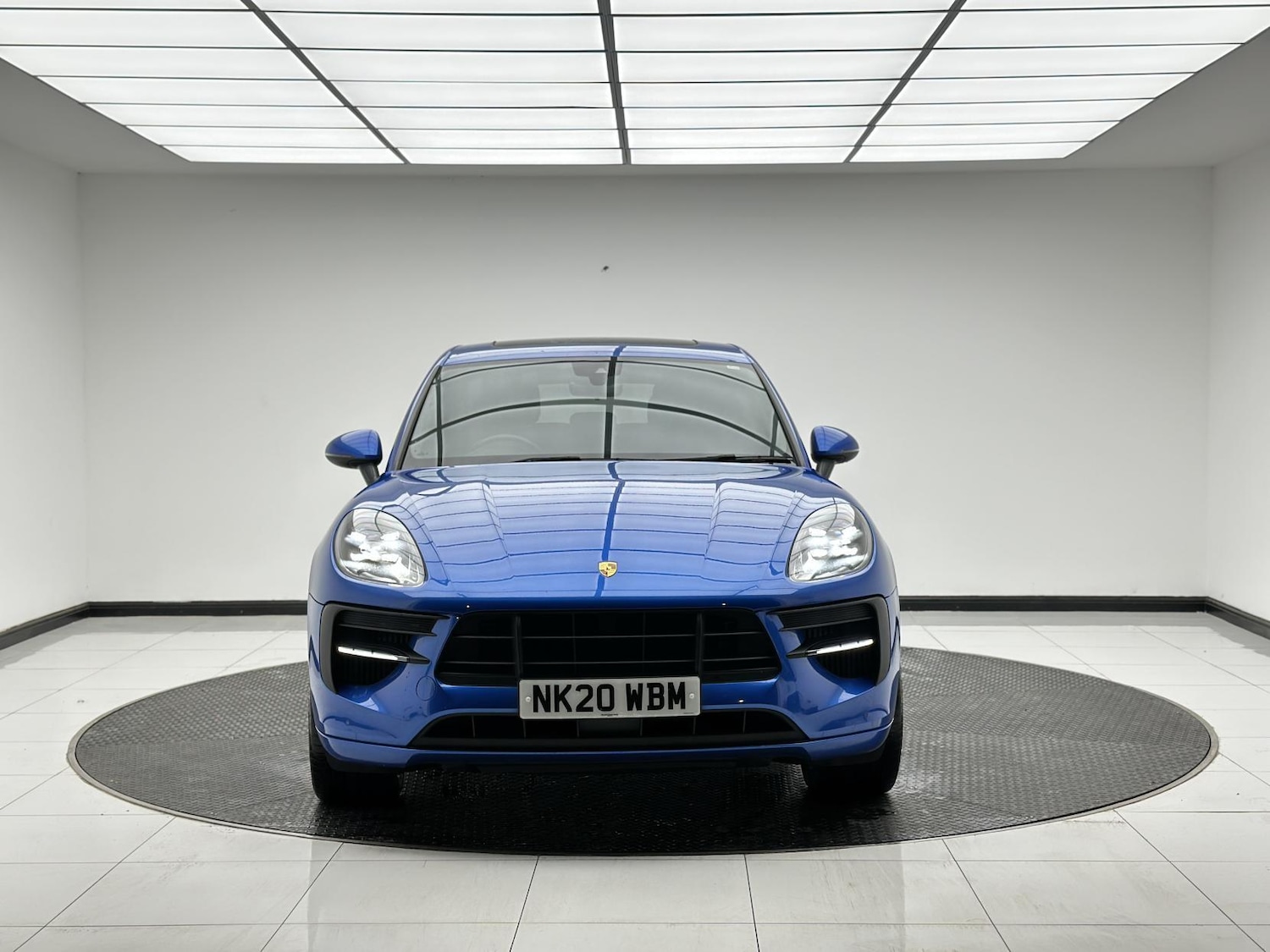 Used Porsche Macan 2020 for sale - 76452692: Photo 2