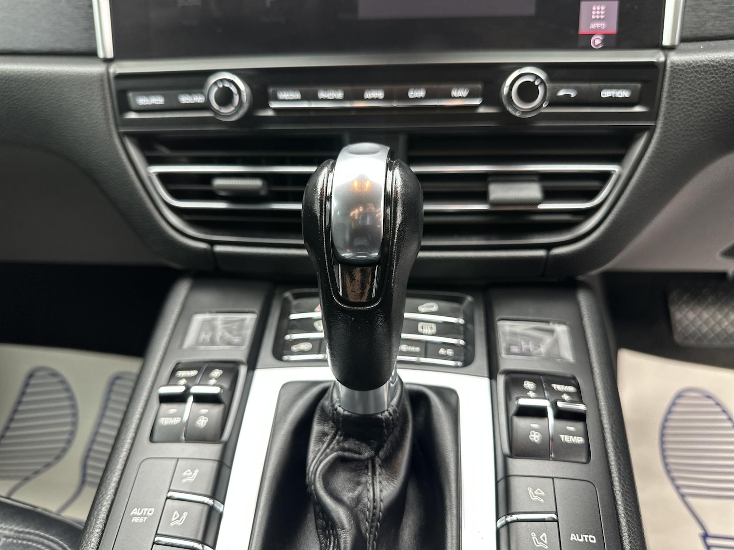 Used Porsche Macan 2020 for sale - 76452692: Photo 43