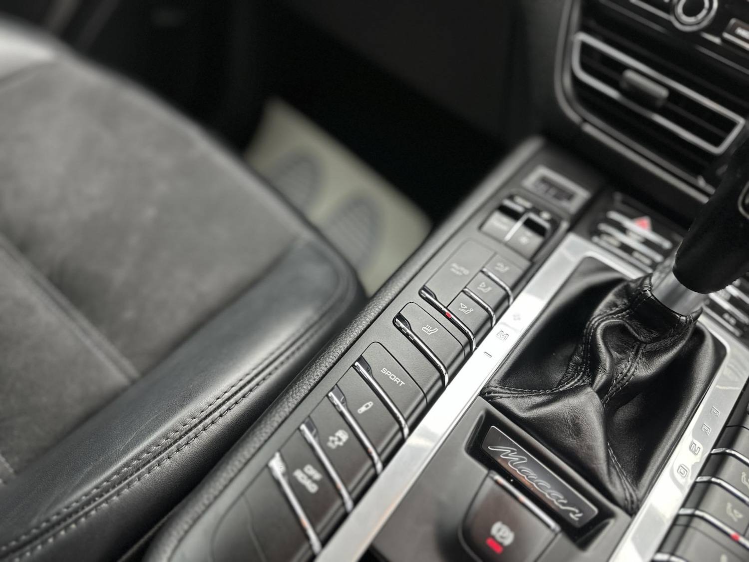 Used Porsche Macan 2020 for sale - 76452692: Photo 44