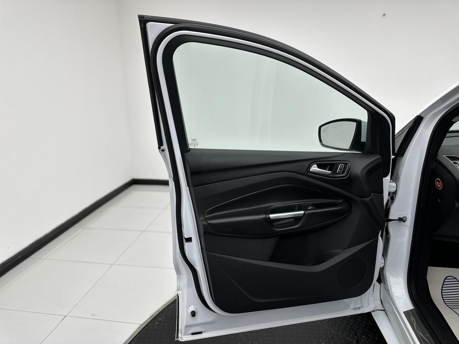 Used Ford Kuga 2015 for sale - 76174576: Photo 38