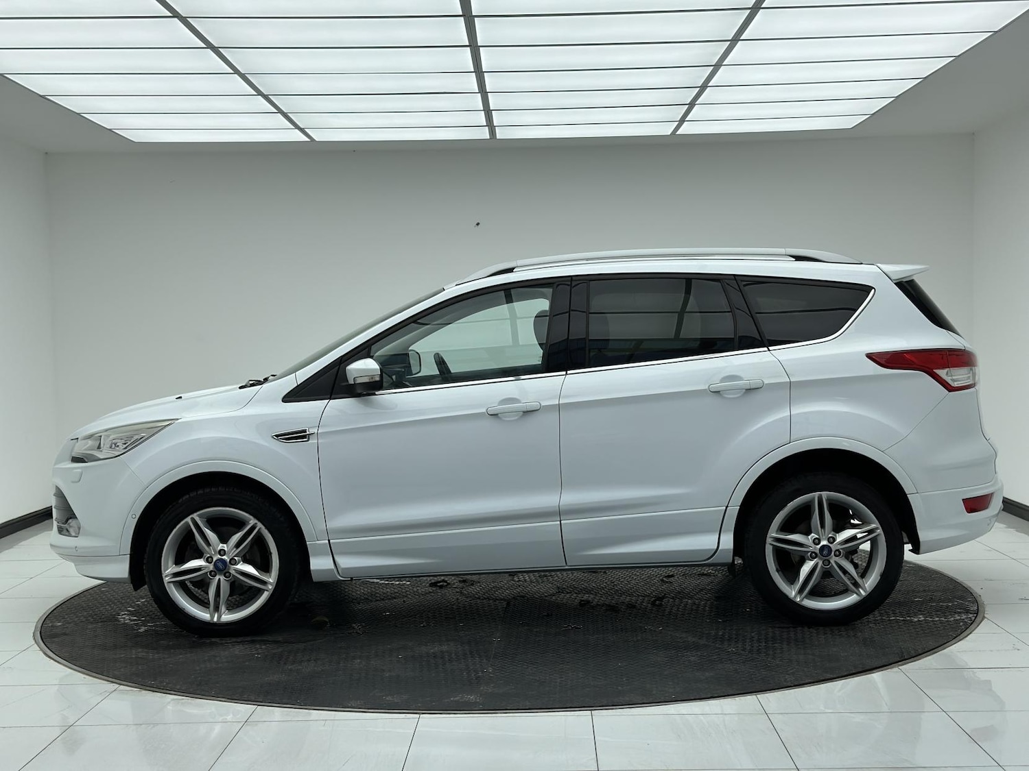 Used Ford Kuga 2015 for sale - 76174576: Photo 4