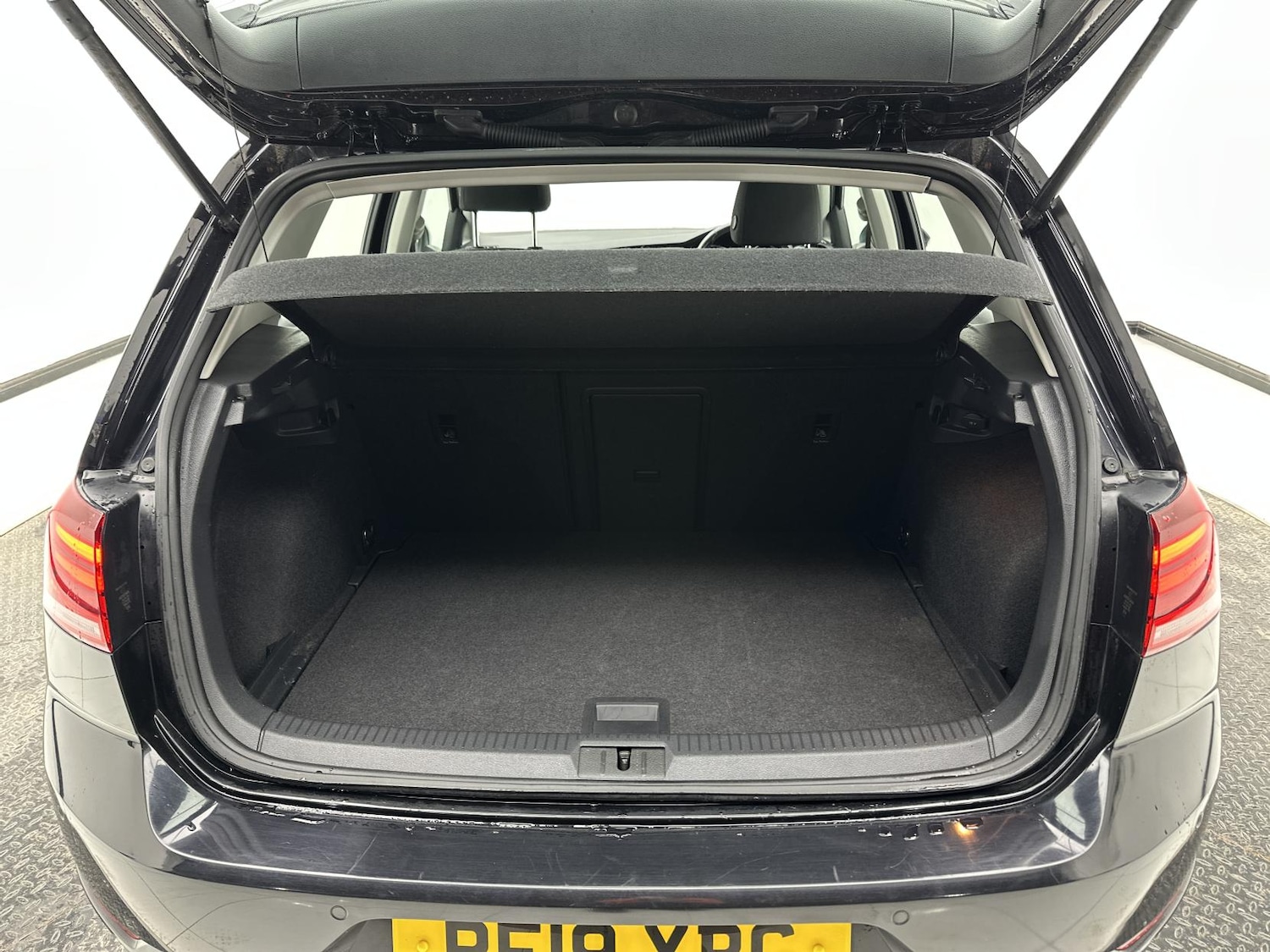 Used Volkswagen Golf 2019 for sale - 77536403: Photo 24