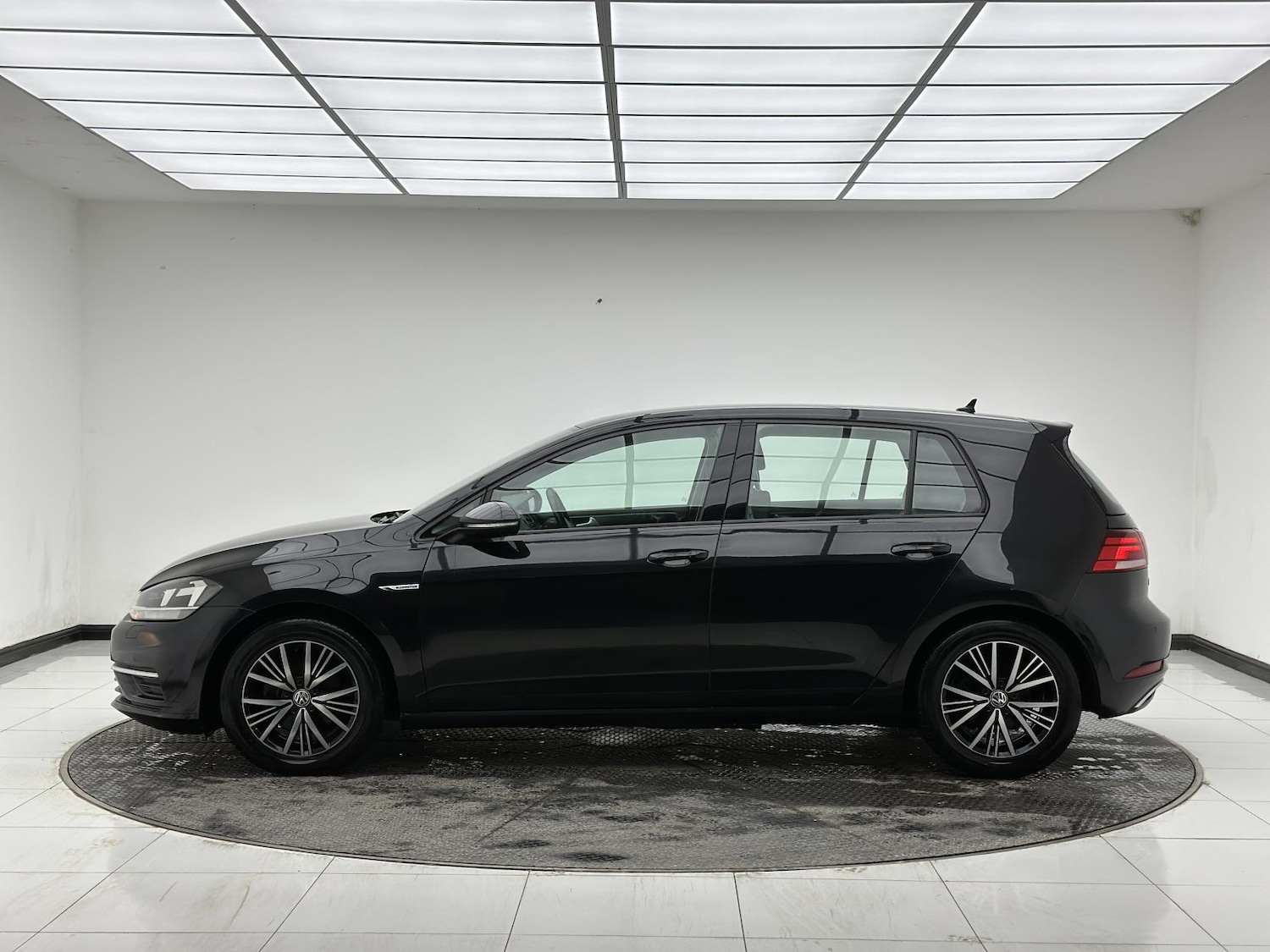Used Volkswagen Golf 2019 for sale - 77536403: Photo 3