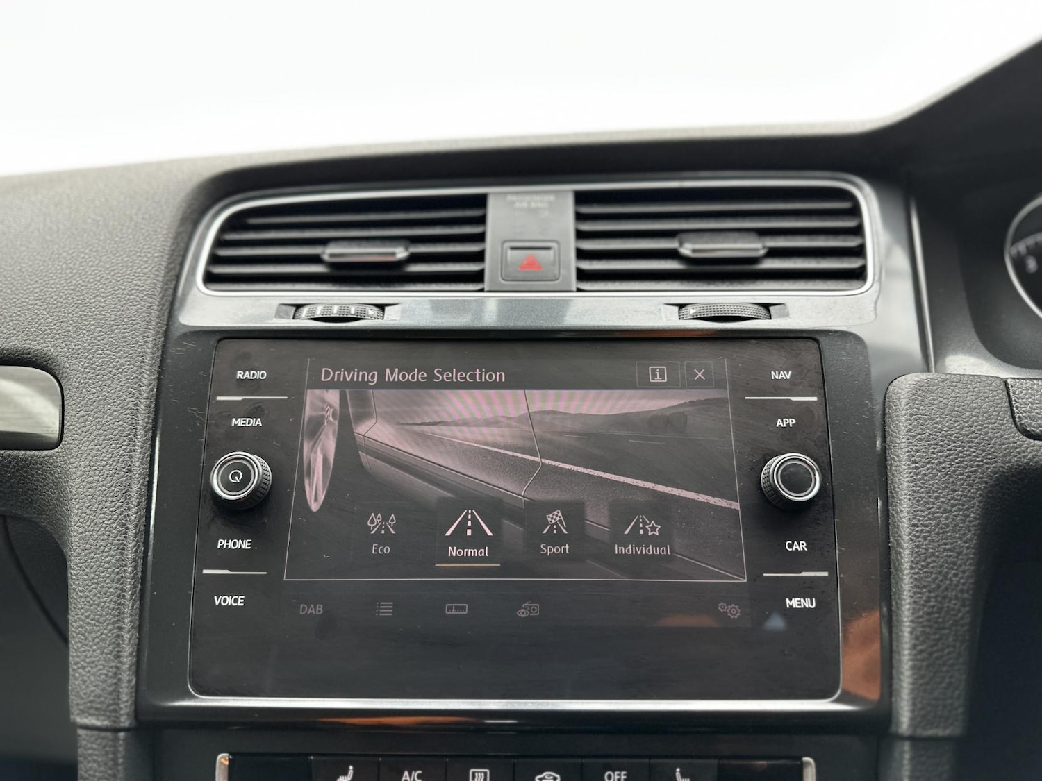 Used Volkswagen Golf 2019 for sale - 77536403: Photo 56