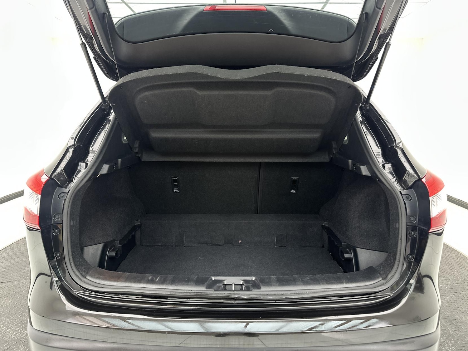 Used Nissan Qashqai 2017 for sale - 76700536: Photo 15