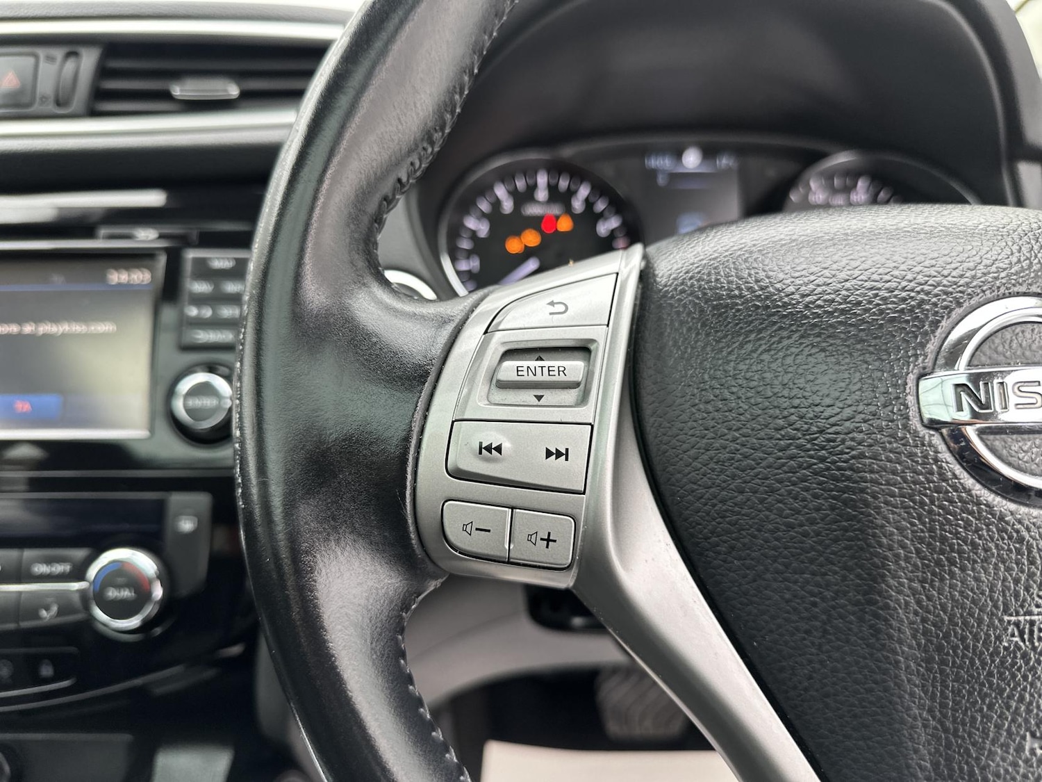 Used Nissan Qashqai 2017 for sale - 76700536: Photo 27