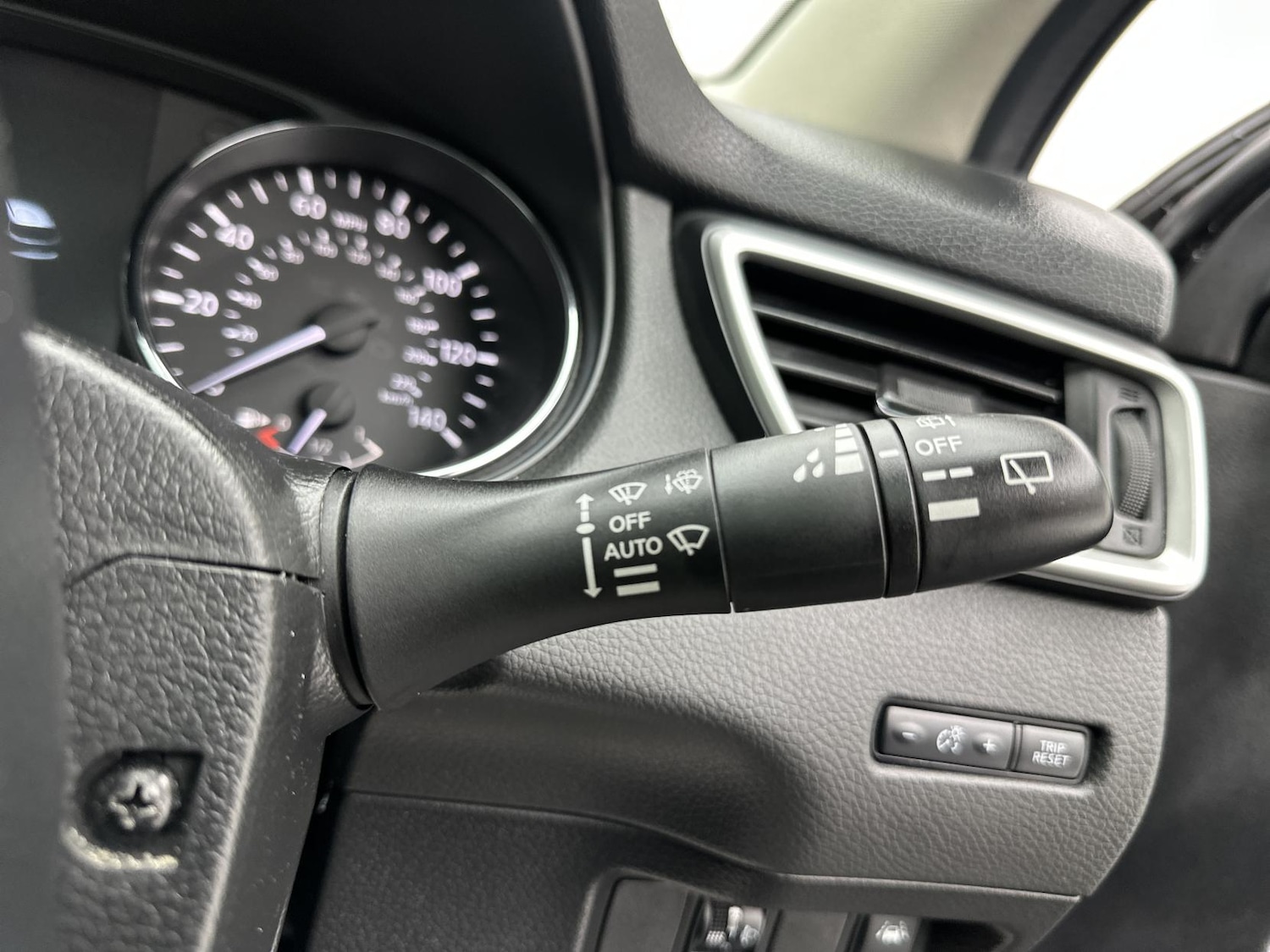 Used Nissan Qashqai 2017 for sale - 76700536: Photo 30