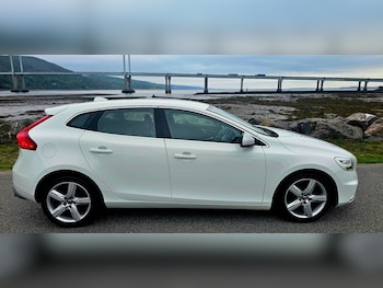 Used Volvo V40 2017 for sale - 75281517: Photo