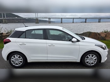 Used Hyundai i20 2018 for sale - 76670621: Photo