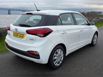 Used Hyundai i20 2018 for sale - 76670621: Photo
