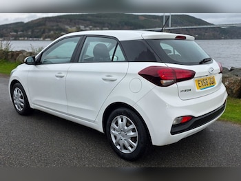 Used Hyundai i20 2018 for sale - 76670621: Photo