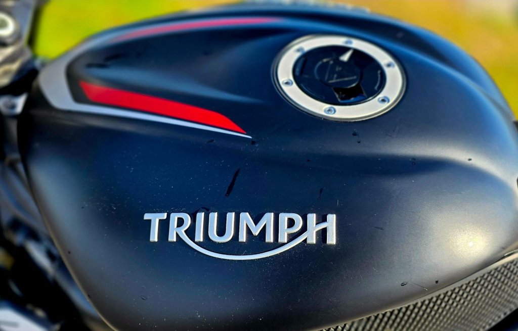 Triumph STREET TRIPLE 765