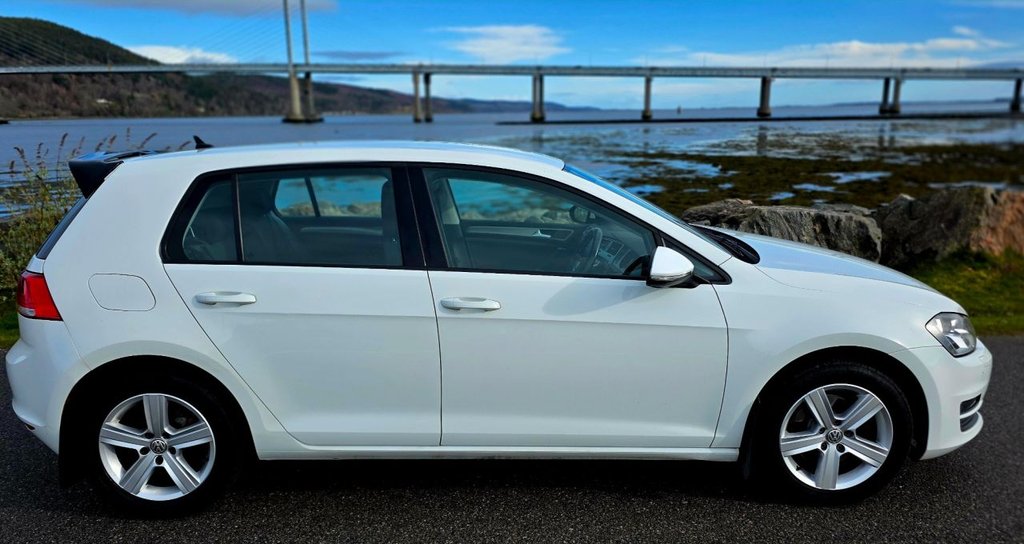 Used Volkswagen Golf 2017 for sale - 77891209: Photo 2