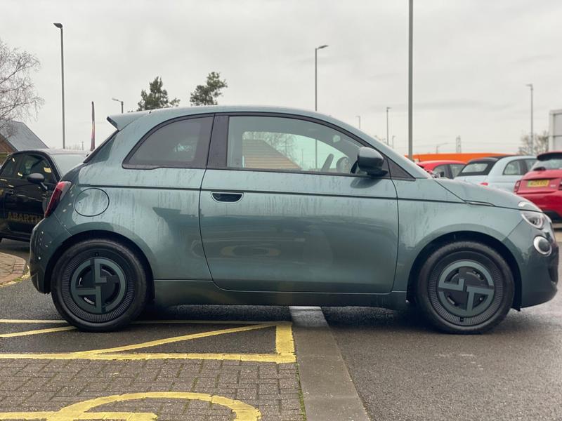 Used Fiat 500e 2025 for sale - 76931227: Photo 10