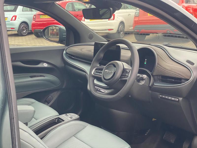 Used Fiat 500e 2025 for sale - 76931227: Photo 12