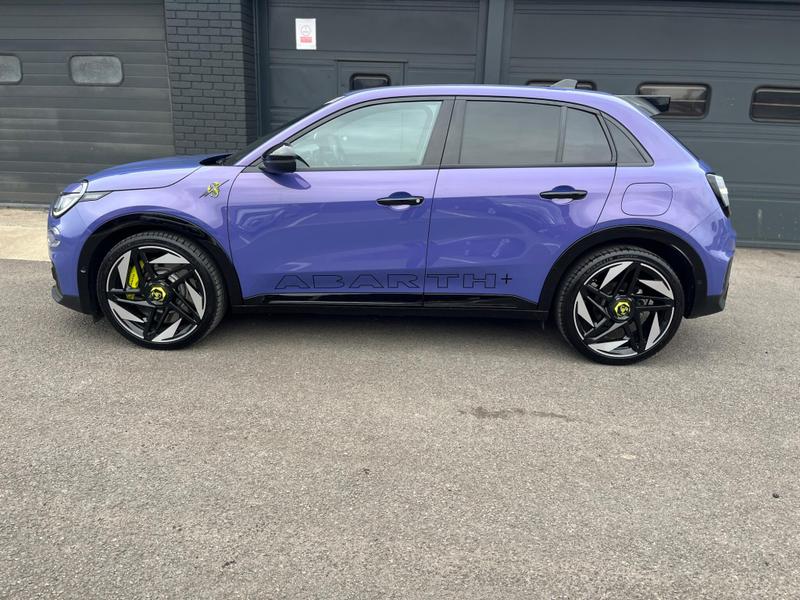 Used Abarth 600e 2025 for sale - 76888069: Photo 4