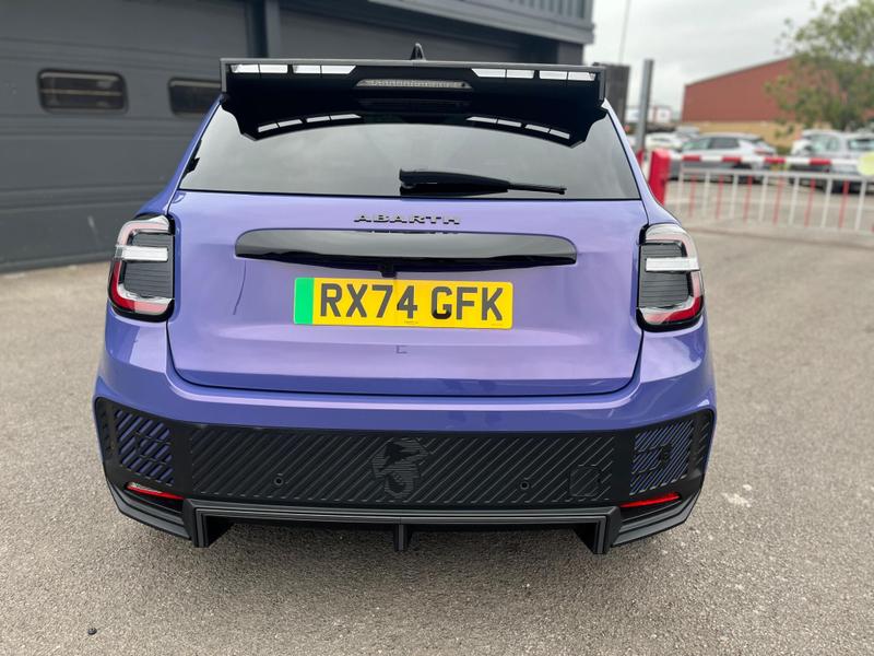 Used Abarth 600e 2025 for sale - 76888069: Photo 5