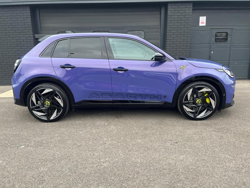 Used Abarth 600e 2025 for sale - 76888069: Photo 6