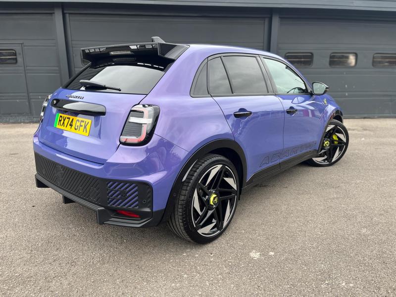 Used Abarth 600e 2025 for sale - 76888069: Photo 7