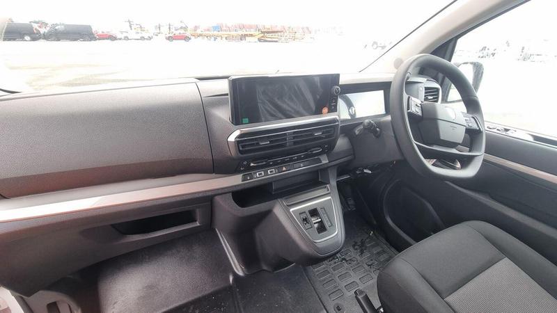 Used Peugeot Traveller for sale - 78117234: Photo 12