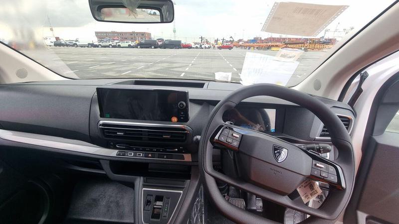 Used Peugeot Traveller for sale - 78117234: Photo 17