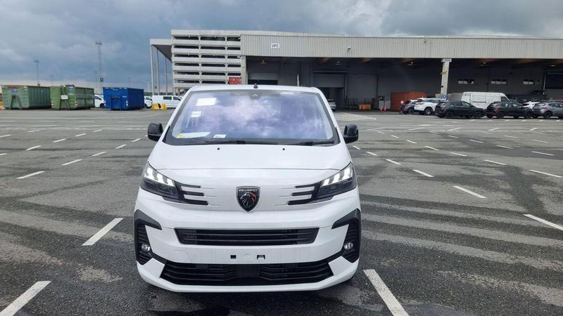 Used Peugeot Traveller for sale - 78117234: Photo 2