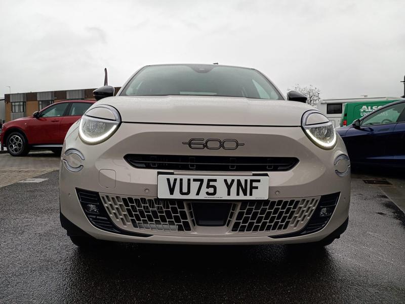 Used Fiat 600 2025 for sale - 76931207: Photo 2