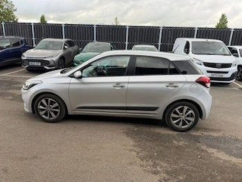 Used Hyundai i20 2017 for sale - 78582109: Photo