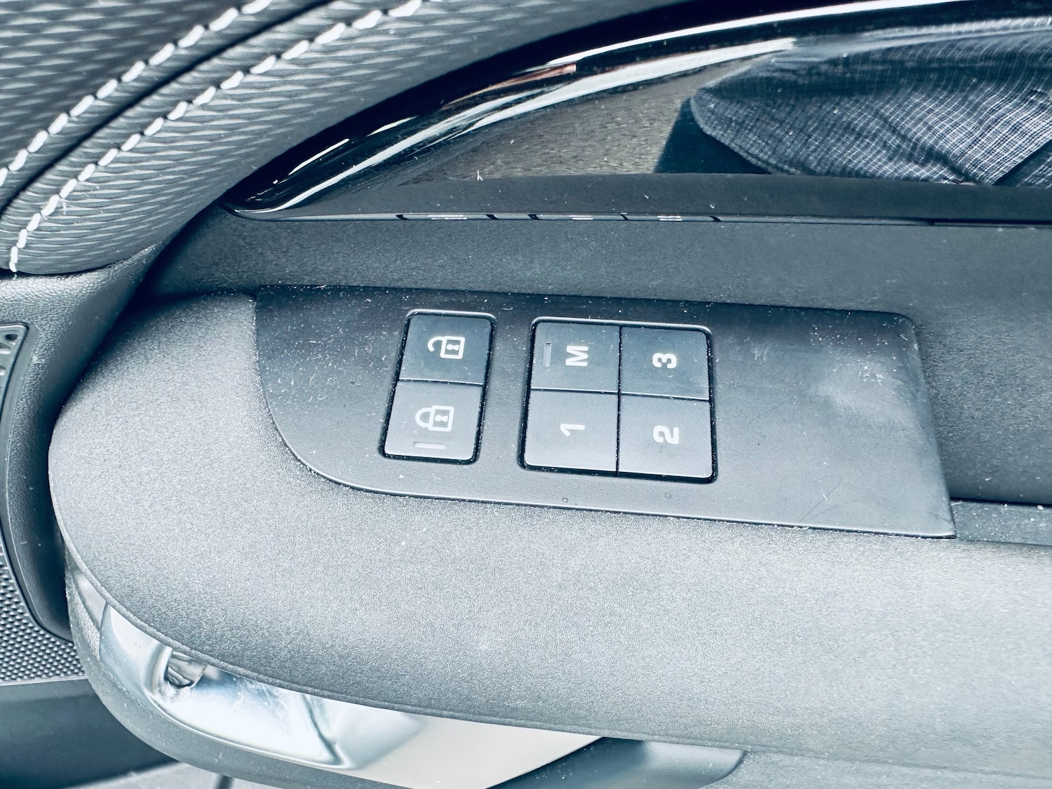 Used Land Rover Discovery 2023 for sale - 76355266: Photo 11