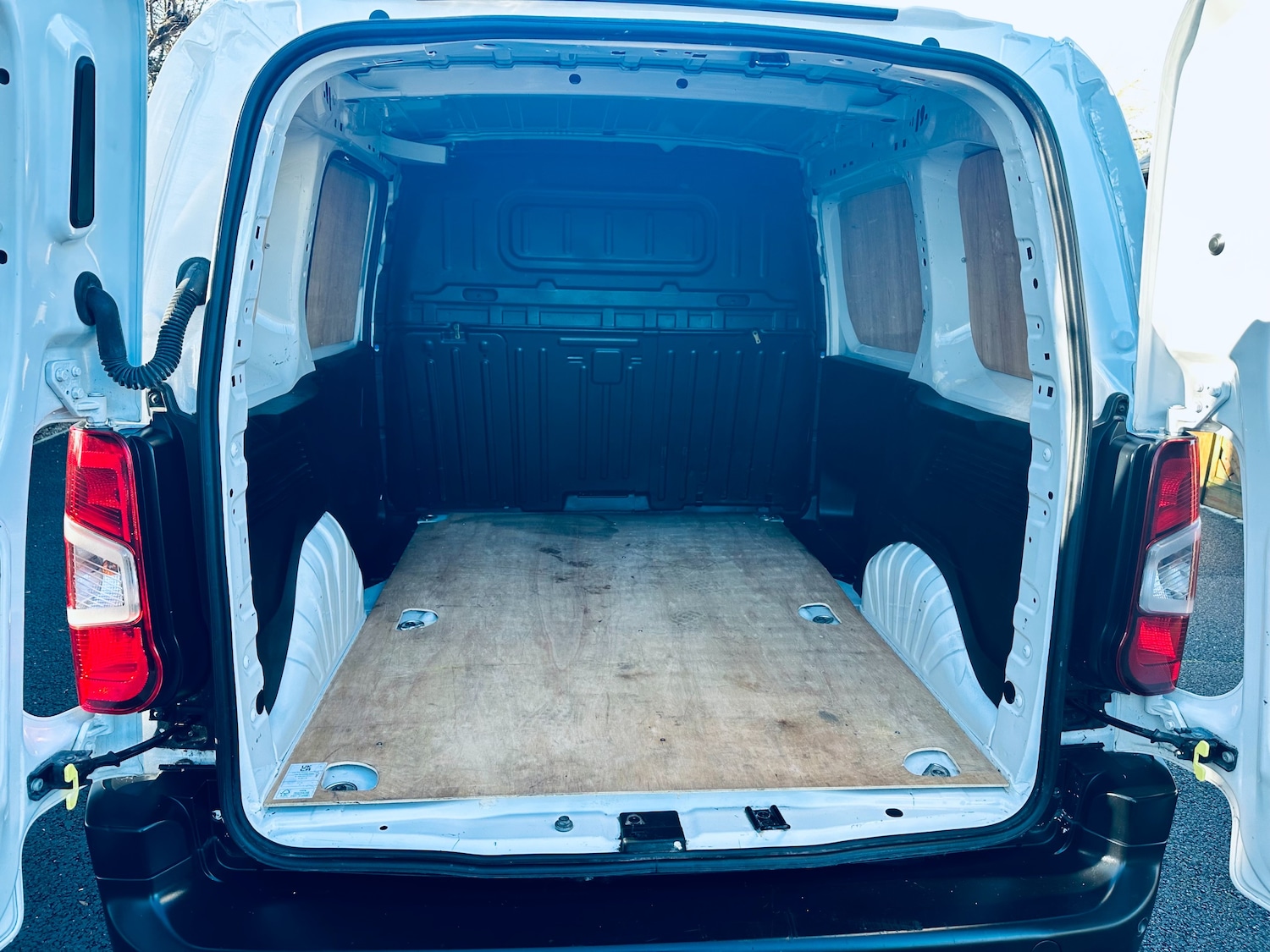 Used Peugeot Partner 2023 for sale - 77200821: Photo 9