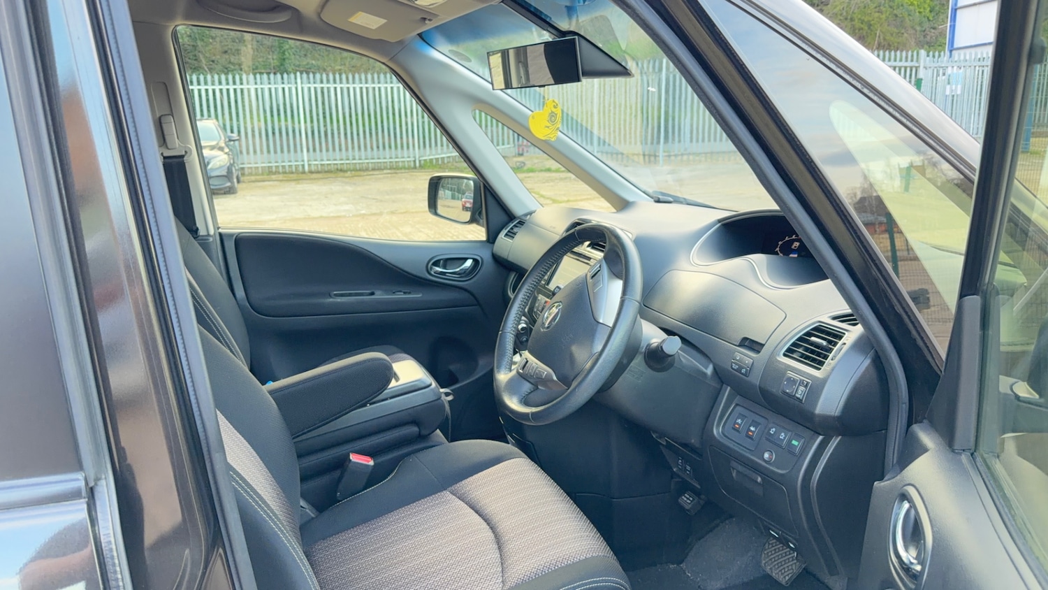 Used Nissan Serena 2014 for sale - 77992060: Photo 11