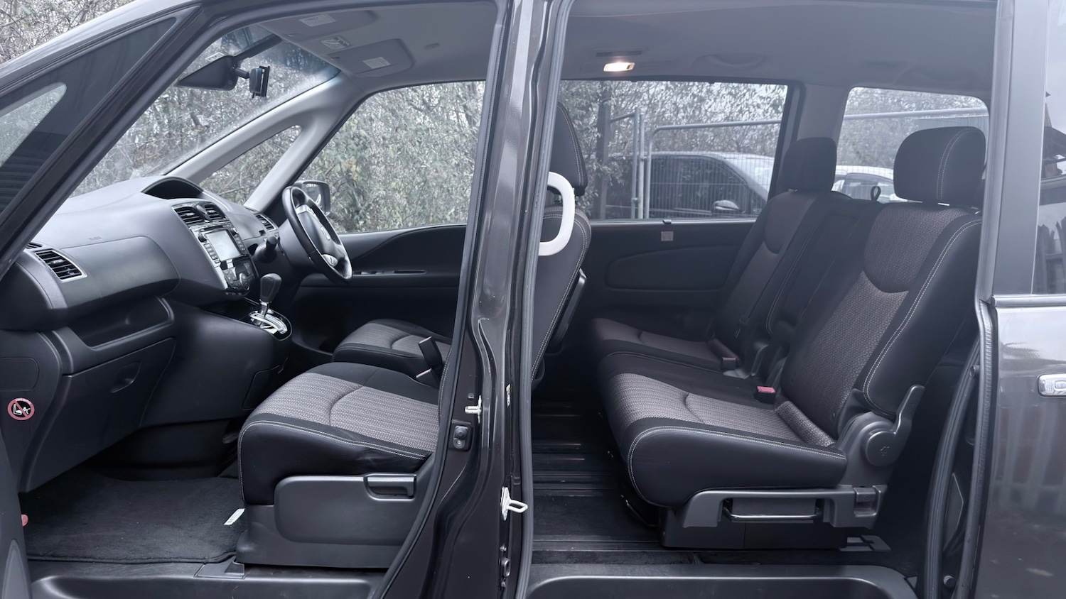 Used Nissan Serena 2014 for sale - 77992060: Photo 14